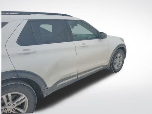 Used 2023 Ford Explorer XLT image 8