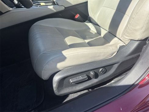 Used 2018 Honda Accord Touring image 12
