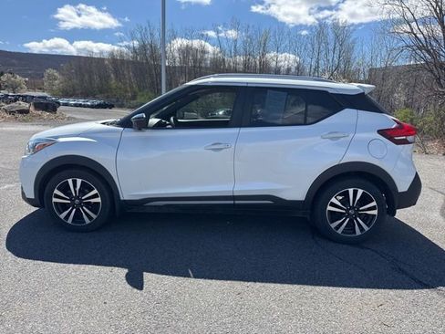 Used 2019 Nissan Kicks SR image 8