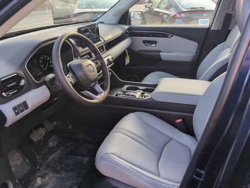 New 2025 Honda Pilot Touring image 12