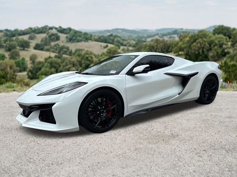 Used 2025 Chevrolet Corvette Z06 RWD image 3