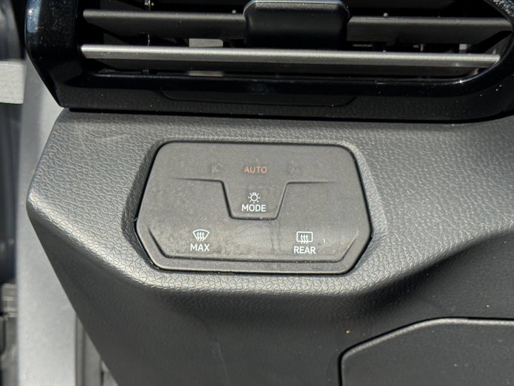 Used 2025 Volkswagen ID.4 Pro RWD image 21