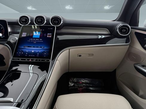 Used 2026 Mercedes-Benz GLC 300 image 26