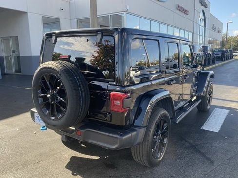 Used 2024 Jeep Wrangler Unlimited Sahara w/ Technology Group image 8