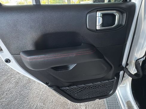 Used 2019 Jeep Wrangler Unlimited Rubicon image 16