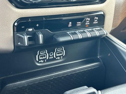 Used 2021 RAM 1500 Laramie AWD/4WD image 40