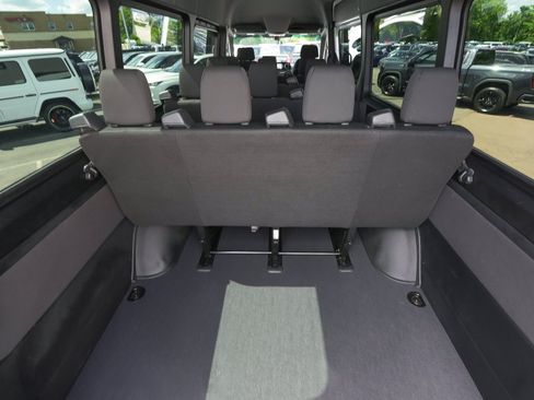 Used 2025 Mercedes-Benz Sprinter 2500 image 38