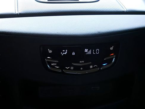 Used 2020 Cadillac Escalade Platinum AWD/4WD image 16