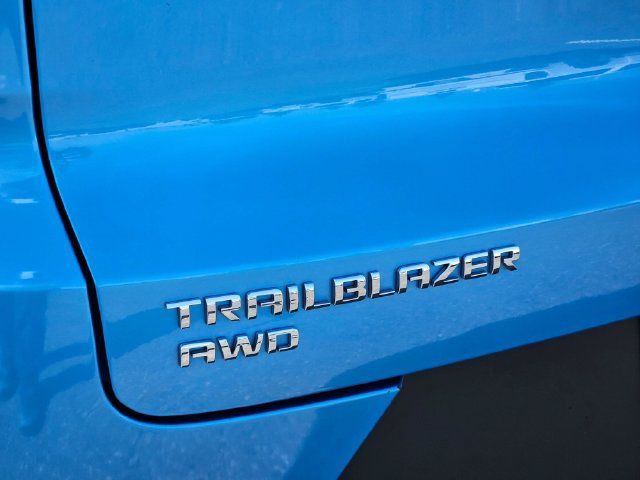 Used 2025 Chevrolet TrailBlazer LT AWD/4WD image 12