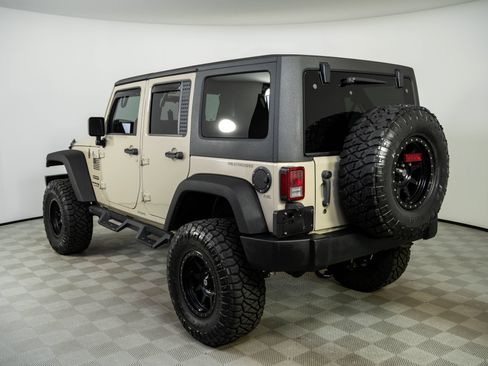Used 2018 Jeep Wrangler Unlimited Sport w/ Connectivity Group AWD/4WD image 3