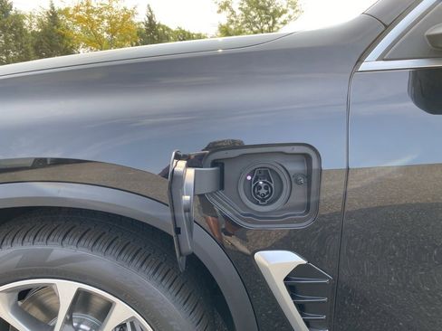 New 2026 BMW X5 xDrive50e image 14