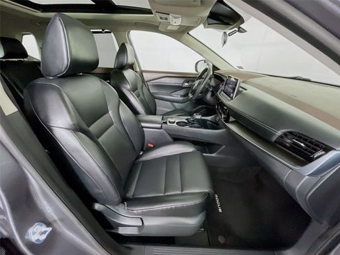 Used 2022 Nissan Rogue SV w/ SV Premium Package AWD/4WD image 30