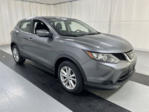 Used 2018 Nissan Rogue Sport S w/ S Appearance Package image 2