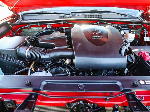 Used 2018 Toyota Tacoma TRD Sport image 26