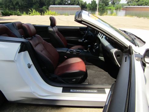 Used 2016 Ford Mustang Premium RWD image 21
