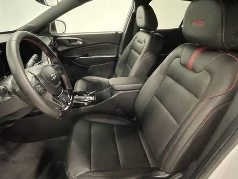 Used 2024 Chevrolet Trax RS FWD image 3