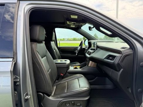 Used 2021 Chevrolet Suburban High Country w/ Premium Package 2 AWD/4WD image 10
