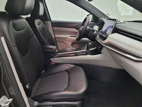 Used 2024 Jeep Compass Latitude image 21