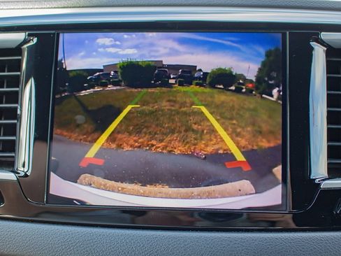 Used 2020 Chrysler Pacifica Touring-L Plus w/ S Appearance Package FWD image 29