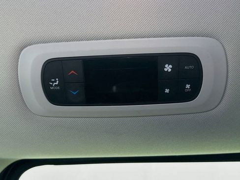 Used 2022 Chrysler Pacifica Touring-L FWD image 25