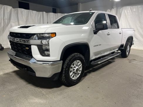 Used 2022 Chevrolet Silverado 2500 LT AWD/4WD image 3