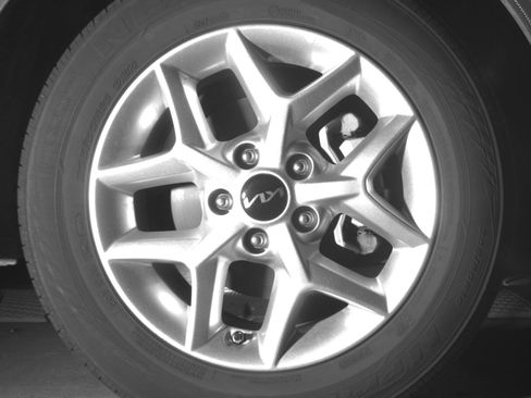 Used 2025 Kia Soul LX w/ LX Technology Package FWD image 13