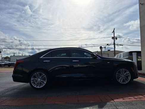 Used 2025 Cadillac CT4 Premium Luxury image 2