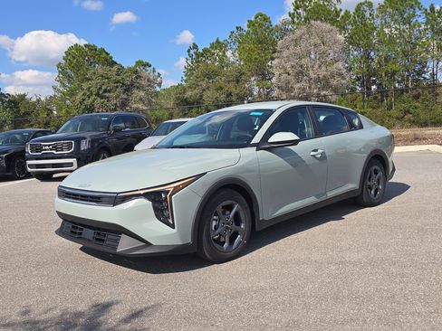 New 2025 Kia K4 LXS image 4