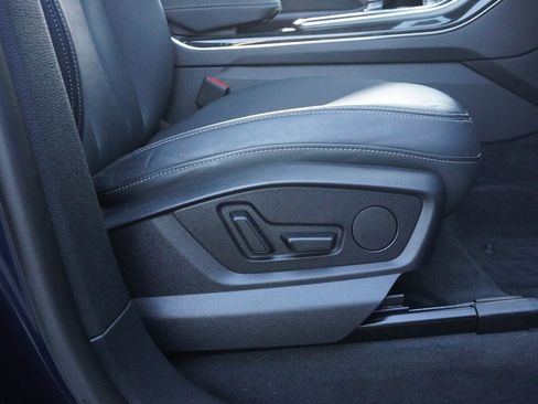 Used 2024 Audi Q8 Premium image 35