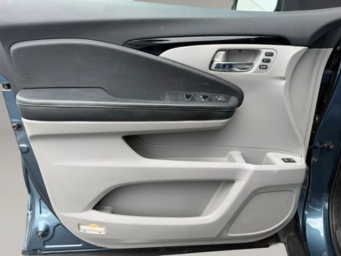 Used 2017 Honda Pilot Touring image 9