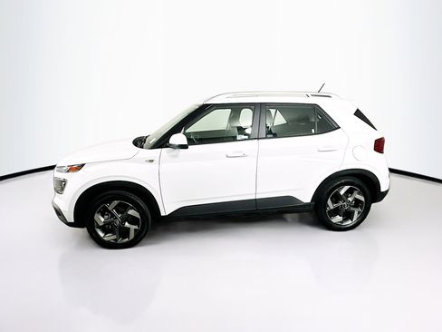 Used 2025 Hyundai Venue SEL image 4