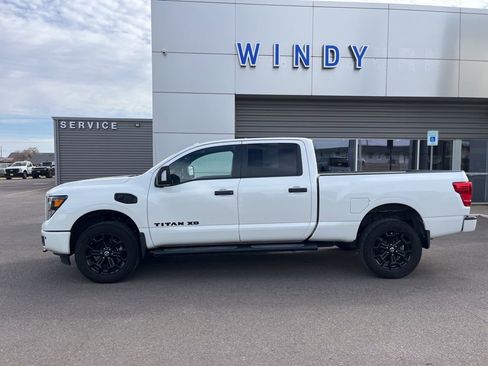 Used 2018 Nissan Titan SV w/ SV Convenience Package AWD/4WD image 9