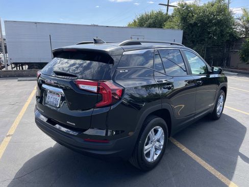 Used 2023 GMC Terrain SLE w/ Driver Convenience Package image 5