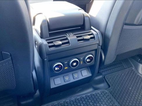 Used 2025 Land Rover Defender 110 S image 39
