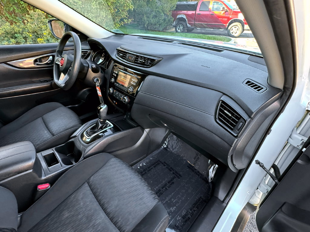 Used 2017 Nissan Rogue S AWD/4WD image 36