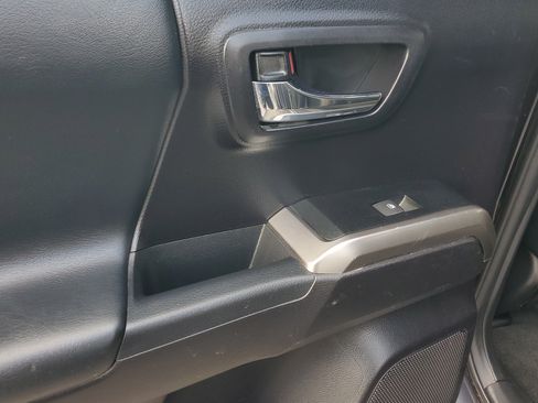 Used 2020 Toyota Tacoma Limited AWD/4WD image 13