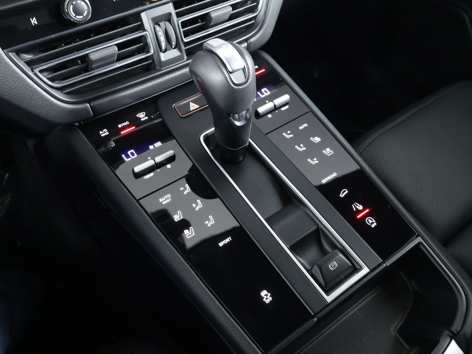 Certified 2026 Porsche Macan AWD/4WD image 18
