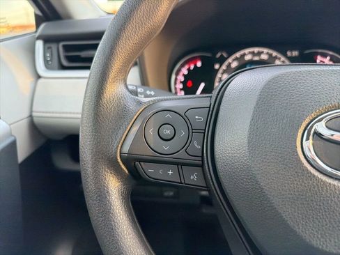 Used 2025 Toyota RAV4 XLE image 25