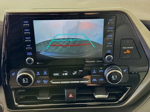 Used 2022 Toyota Highlander XLE image 13