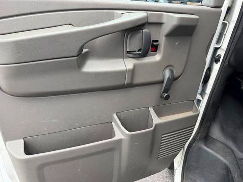 Used 2015 Chevrolet Express 3500 RWD image 8