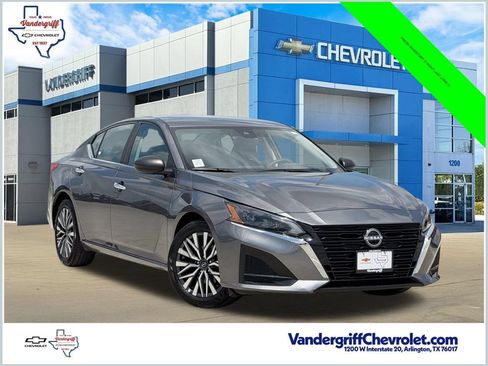 Used 2025 Nissan Altima 2.5 SV FWD image 1