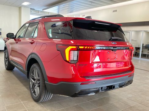 New 2026 Ford Explorer ST-Line w/ ST-Line Street Pack AWD/4WD image 5