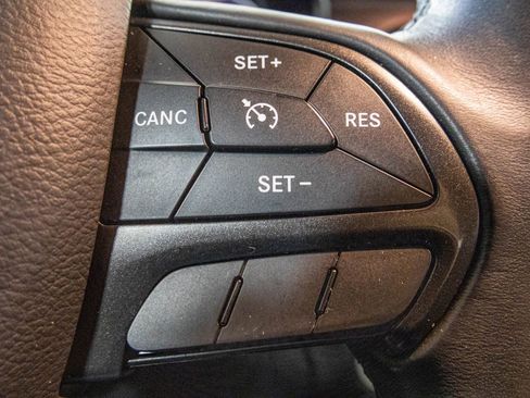 Used 2017 Dodge Challenger R/T image 29