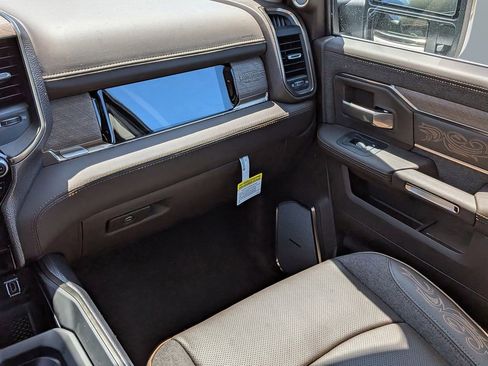 New 2026 RAM 2500 Limited AWD/4WD image 18