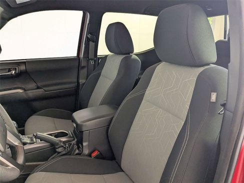 Used 2023 Toyota Tacoma TRD Off-Road w/ Technology Package image 13