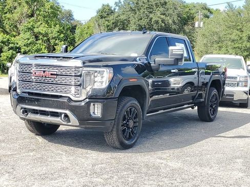 Used 2022 GMC Sierra 2500 Denali w/ Denali Black Diamond Edition AWD/4WD image 2