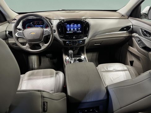 Used 2020 Chevrolet Traverse LT w/ Driver Confidence II Package image 13