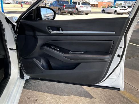 Used 2024 Nissan Altima 2.5 SR w/ SR Premium Package image 23