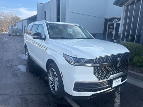 New 2025 Lincoln Navigator Reserve image 1