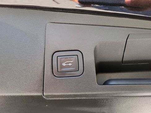 Certified 2025 Cadillac XT5 Luxury FWD image 8